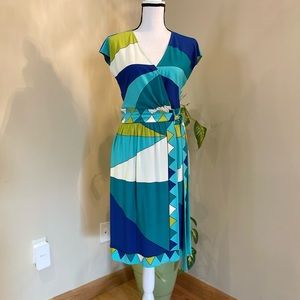 Donna Morgan Geometric Pattern Short Sleeve Wrap Dress